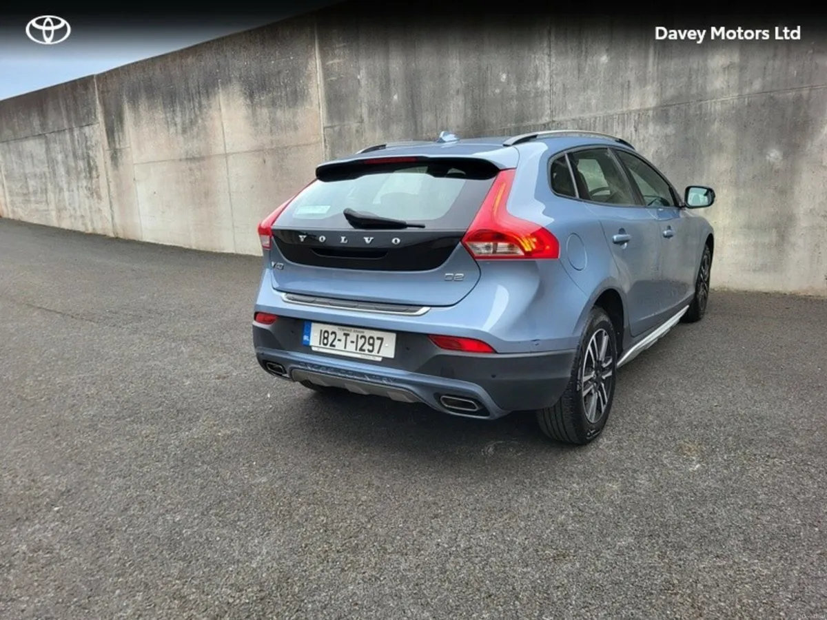Volvo V40 2.0 D2 CROSSCOUNTY NAV+ 5DR A 40 SERIES - Image 2