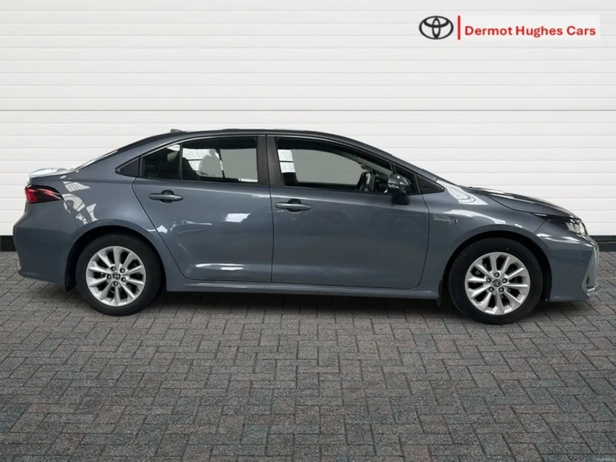Toyota Corolla LUNA SALOON 4DR AUTO HYBRID - Image 3