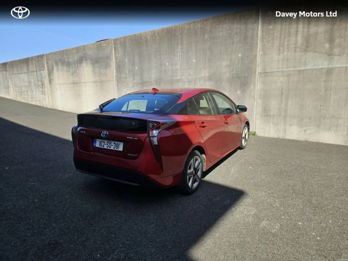 Toyota Prius PRIUS HYBRID LUXURY - Image 2