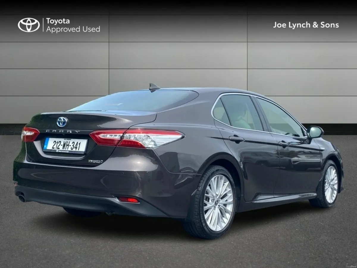 Toyota Camry Platinum - Image 2