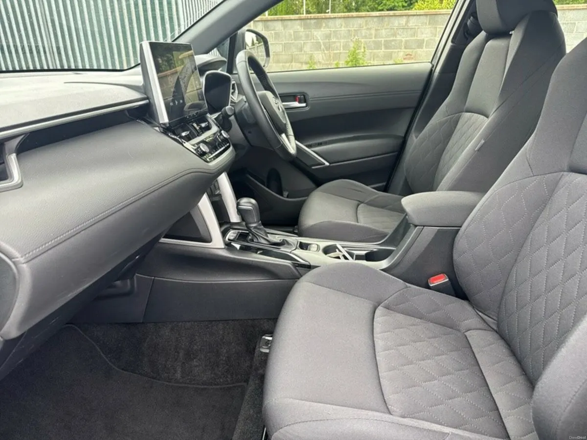 Toyota Corolla Cross HYBRID LUNA - Image 6