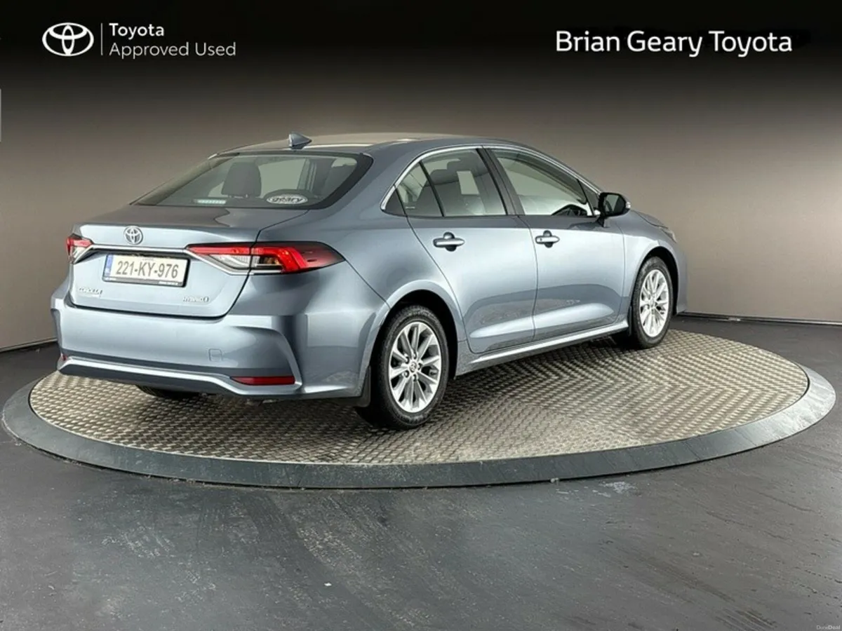 Toyota Corolla HYBRID LUNA - Image 2