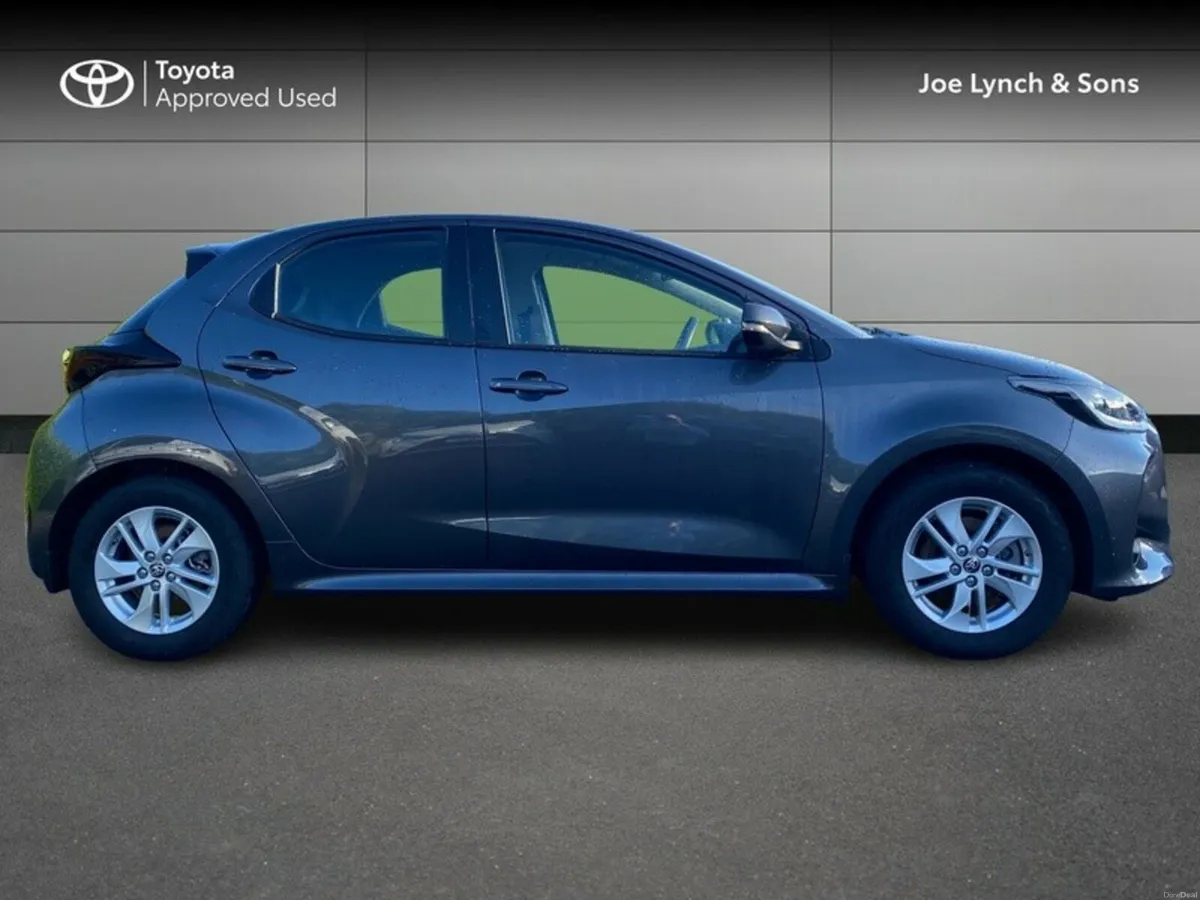 Toyota Yaris HYBRID 115 LUNA - Image 3