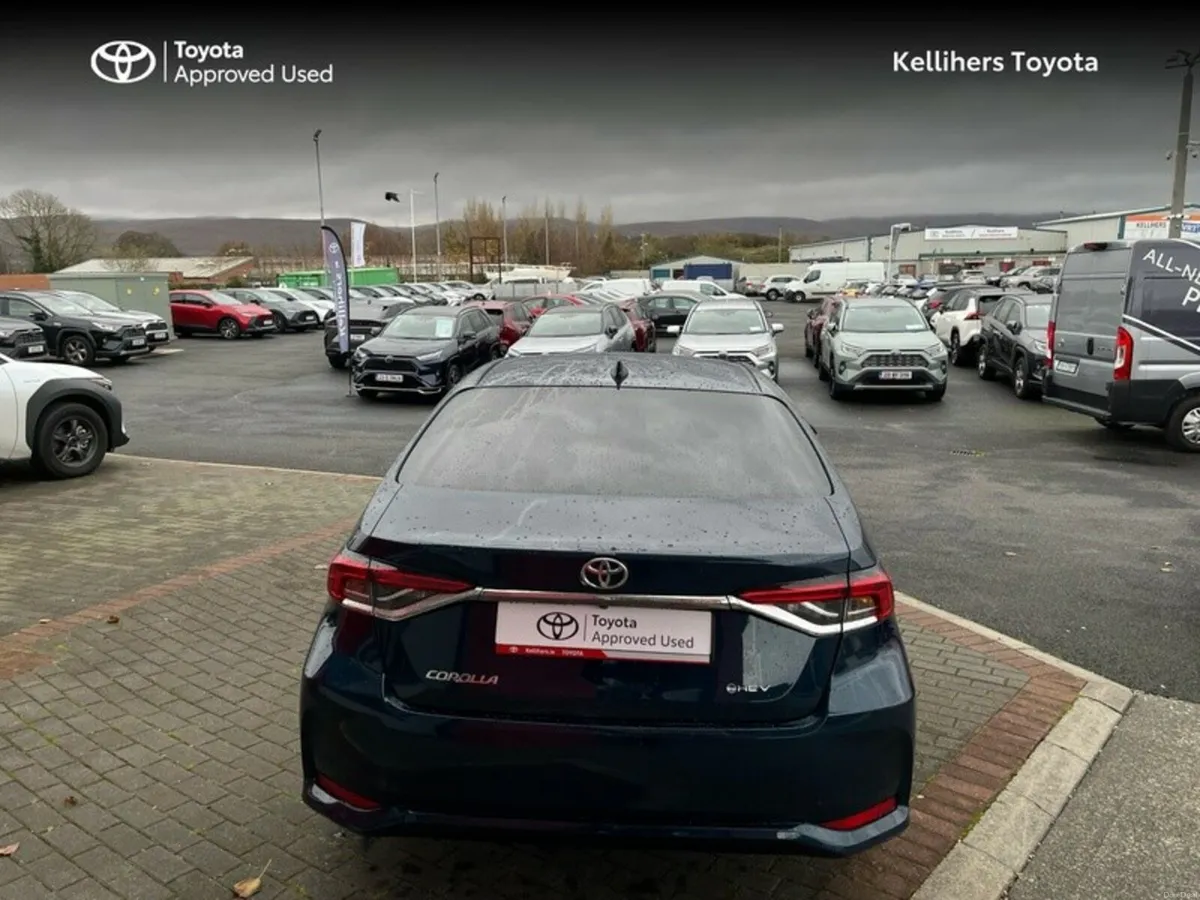 Toyota Corolla COROLLA SALOON LUNA SPORT - Image 4