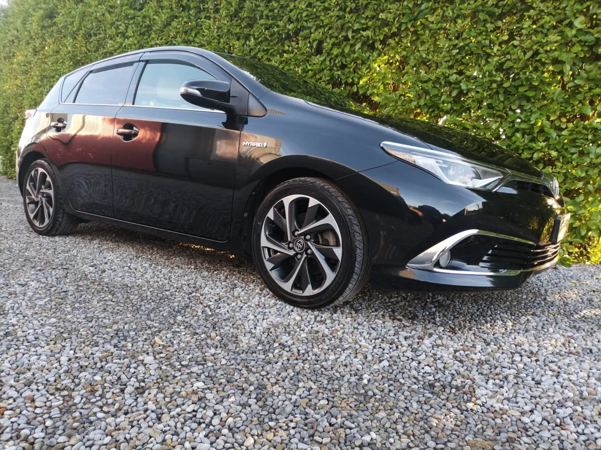 Toyota Auris 1.8 Petrol Hybrid, 2016 - Image 1