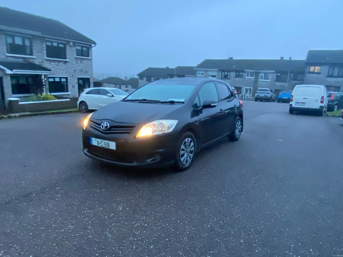 2011 Toyota Auris TERRA - Image 1