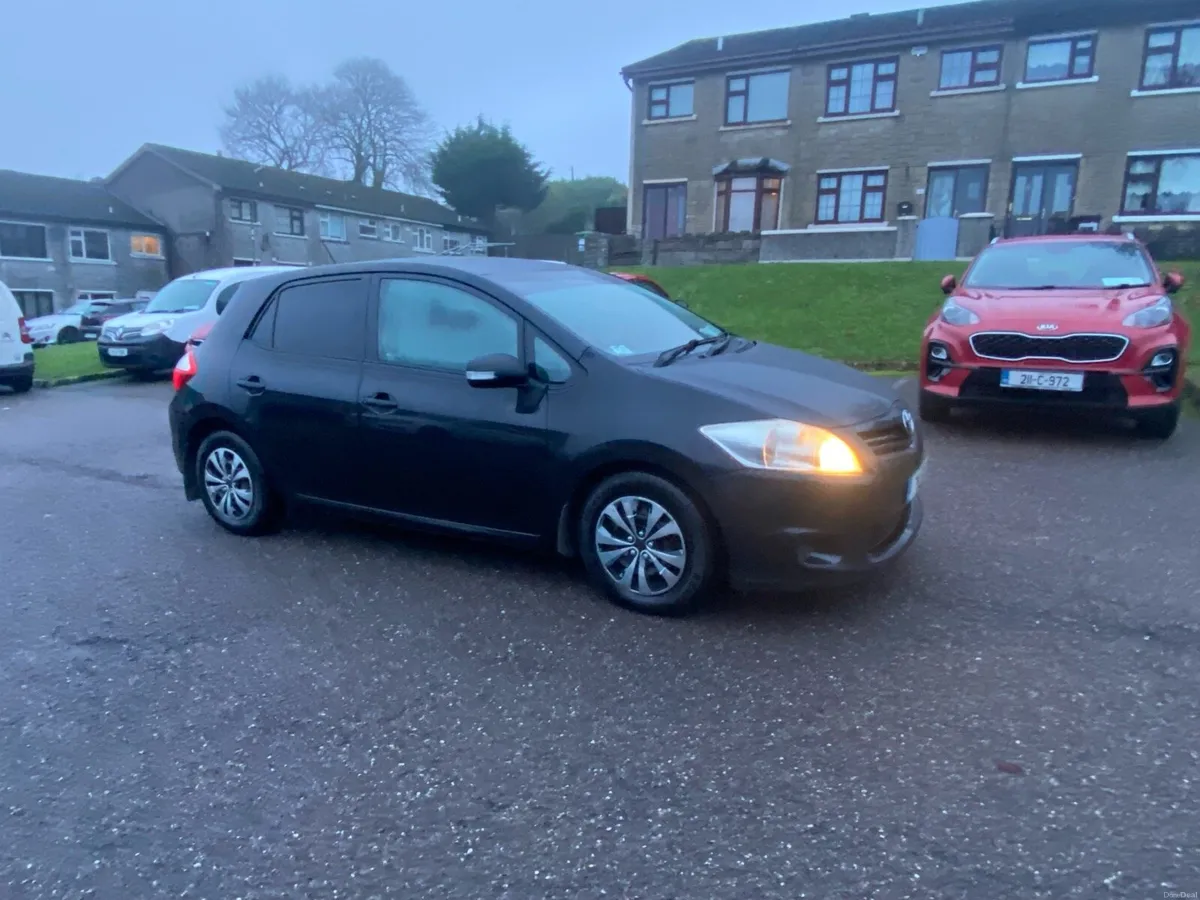 2011 Toyota Auris TERRA - Image 3