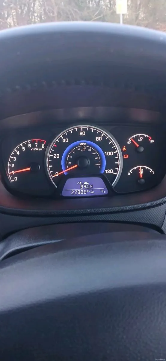 Hyundai i10 - very low mileage/NCT 11/27 - Image 2