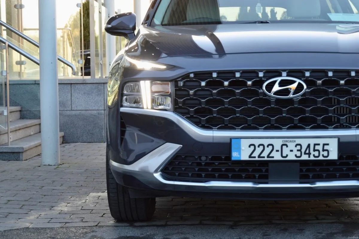 Hyundai Santa Fe 1.6 PHEV 4WD Executive Plus Auto - Image 3