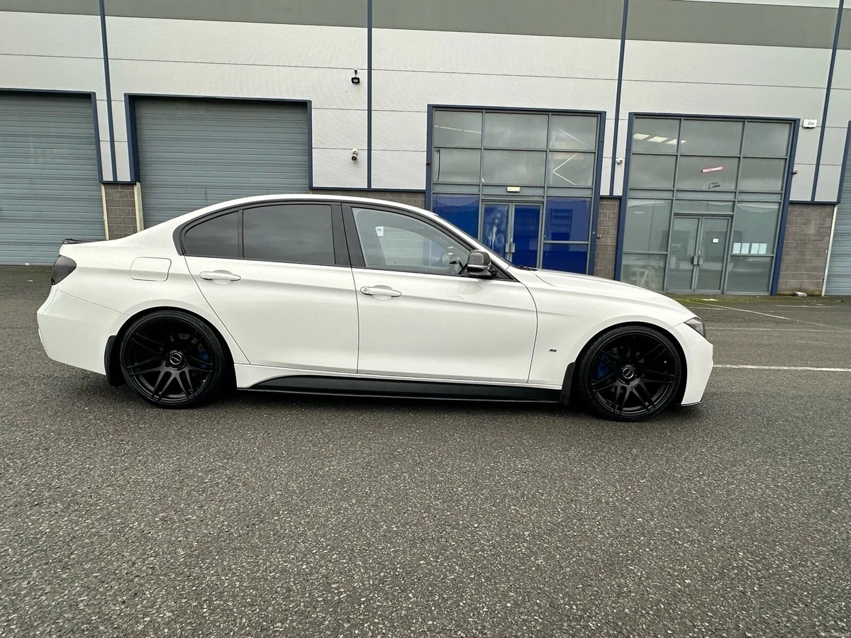 BMW 330e Plug in hybrid - Image 3