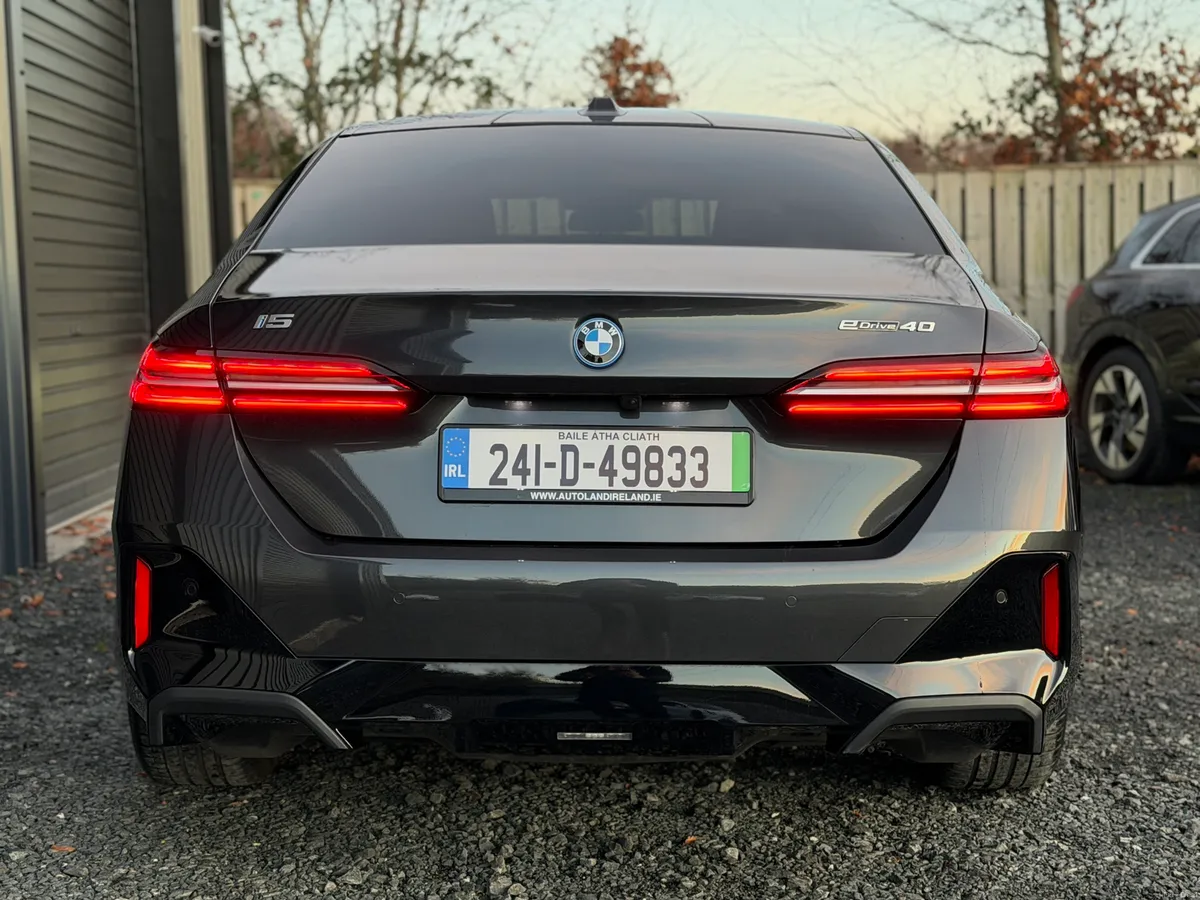 Bmw 5 Series New Model Panoramic Sunroof - Image 4