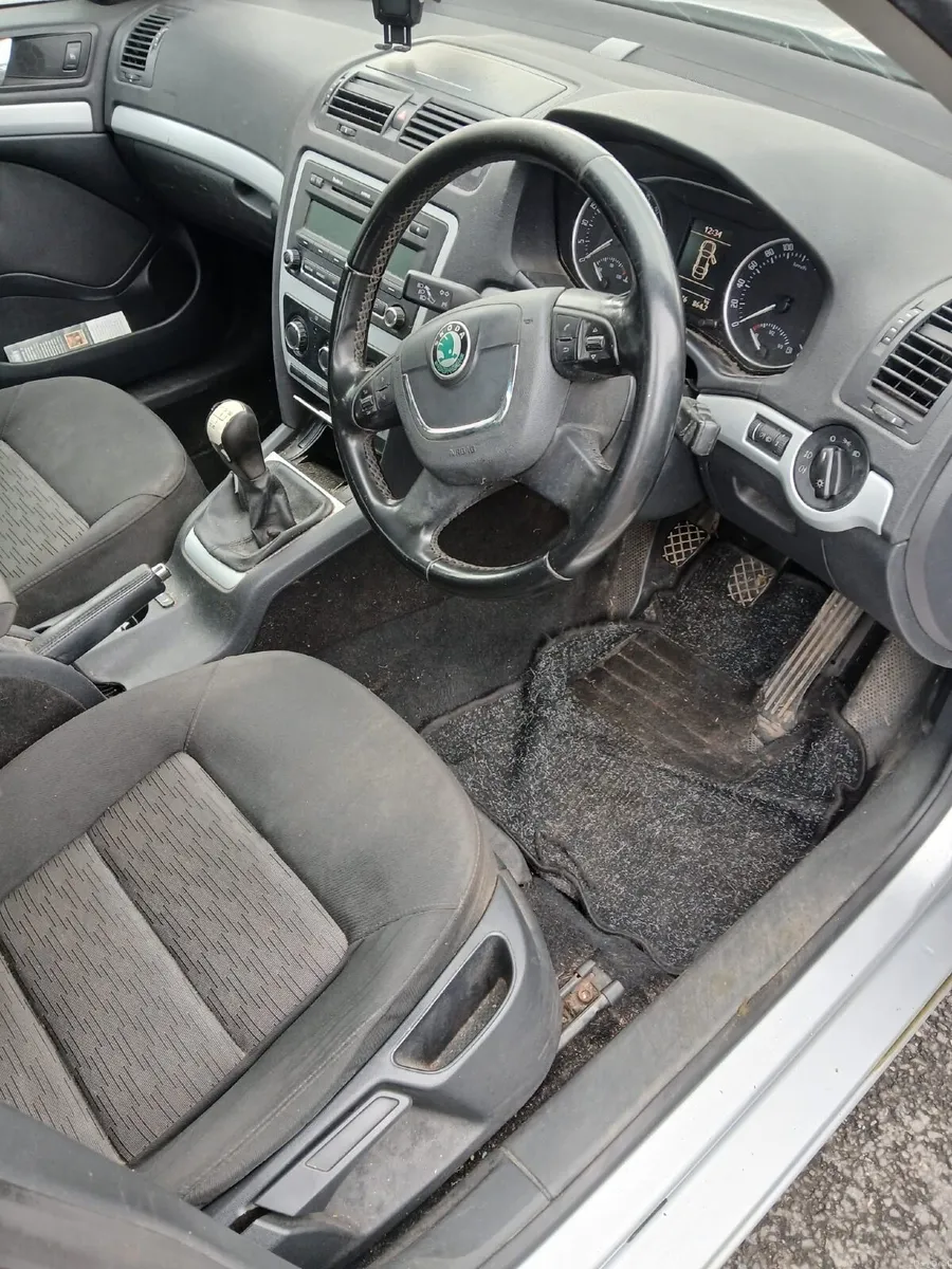 Skoda Octavia 2010 - Image 2