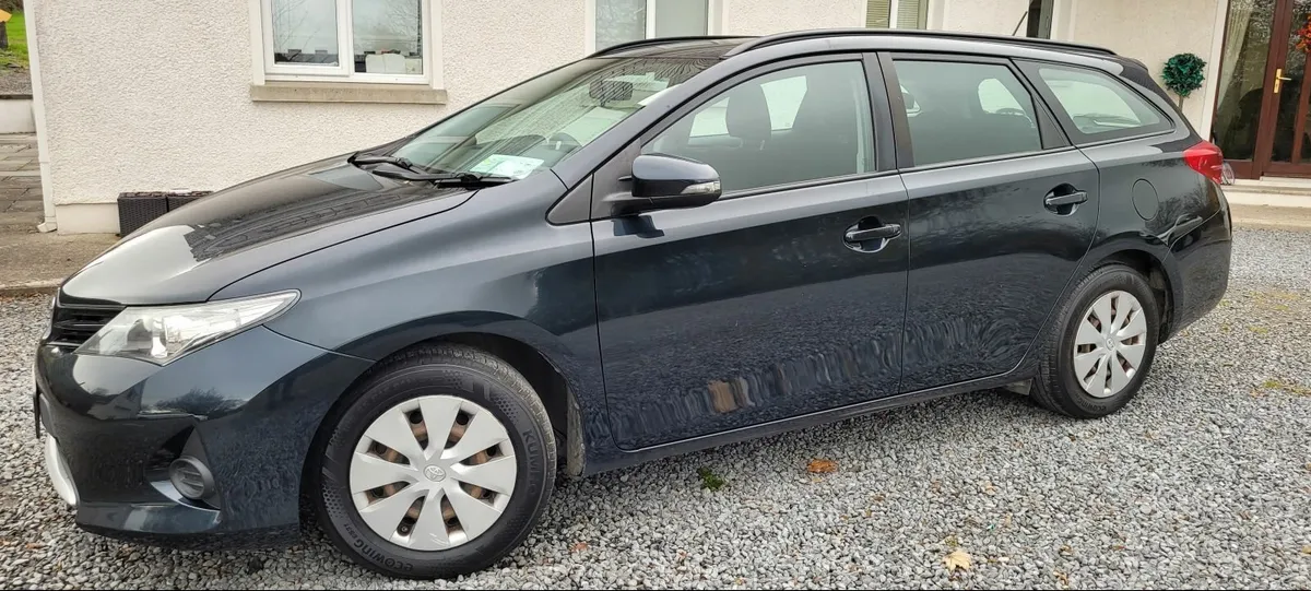Toyota Auris 2014 - Image 1