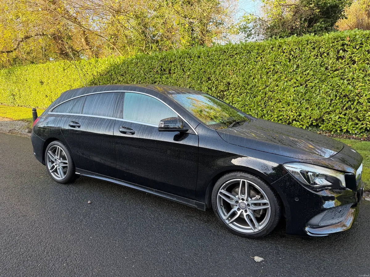 Mercedes-Benz CLA 180 Shooting Brake AMG Line - Image 2