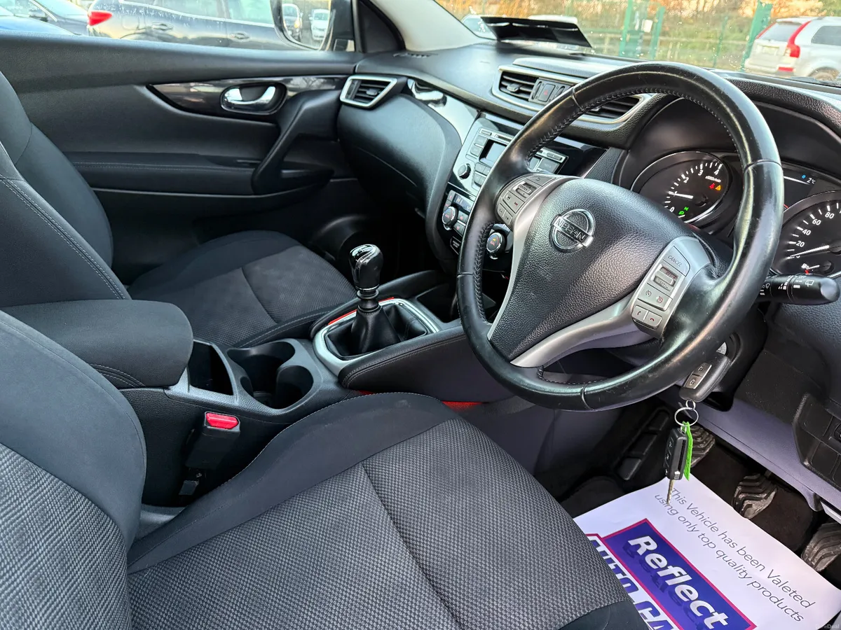 🔵 Nissan Qashqai 1.2 PET SV 5DR LOW KM - Image 6