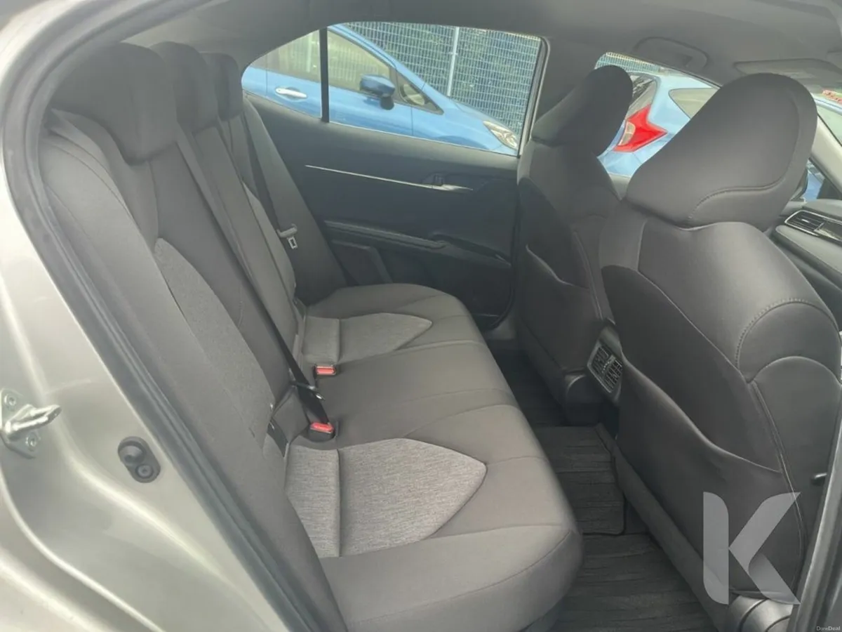 Toyota Camry 2.5 HYBRID - Image 3