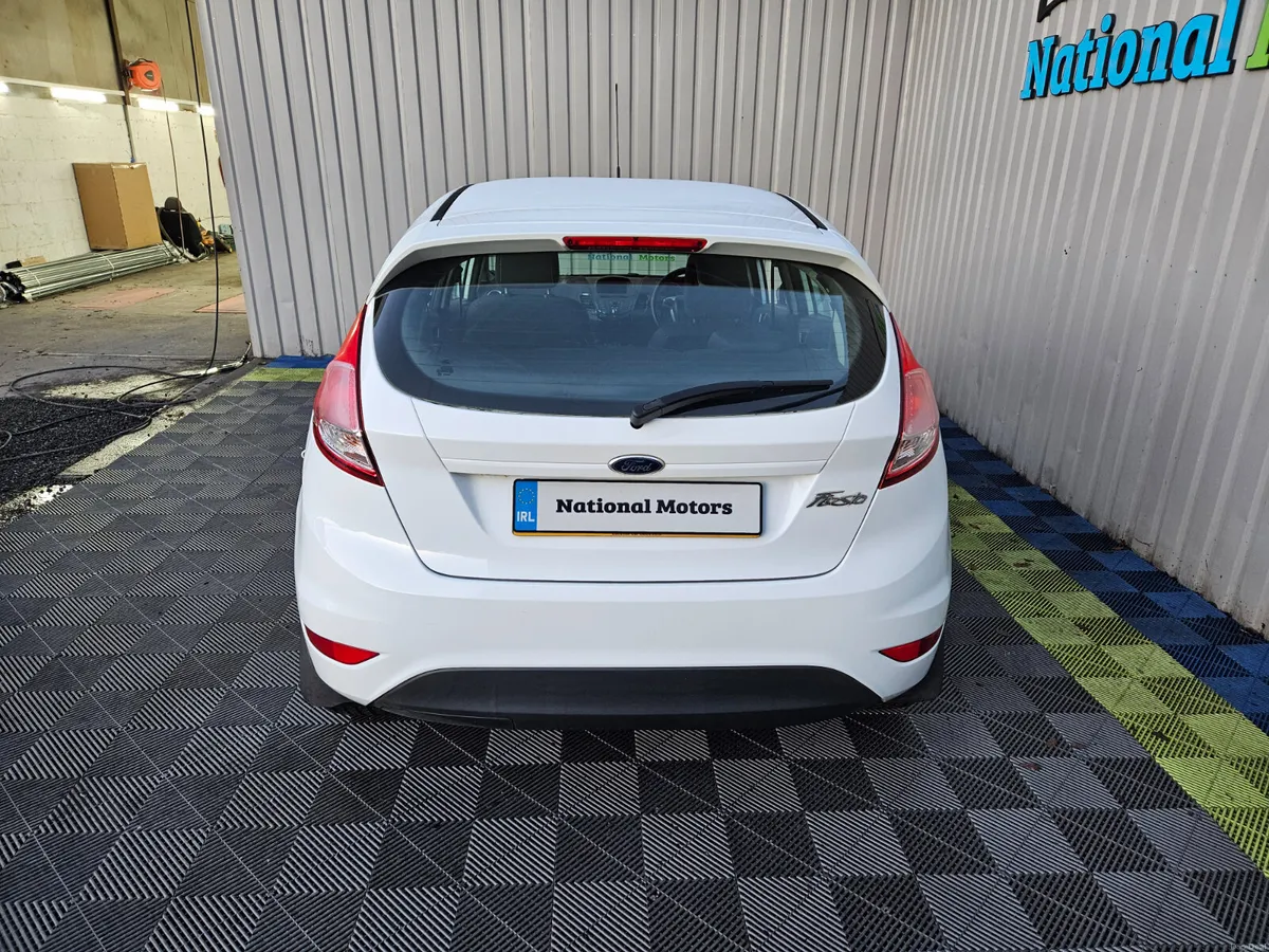 2014 Ford Fiesta 1.2 ZETEC Petrol - Image 4