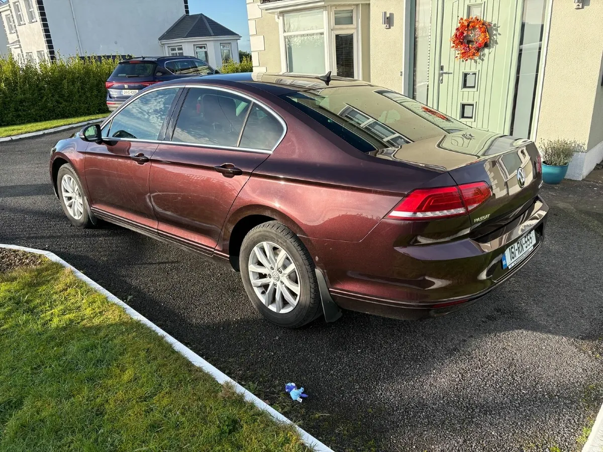 Volkswagen Passat 2016 - Image 2