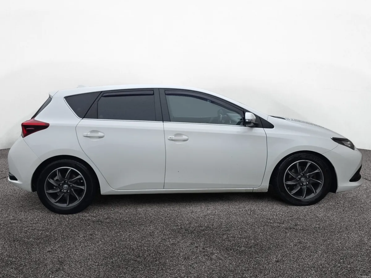 Toyota Auris 2017 Manual - Image 2