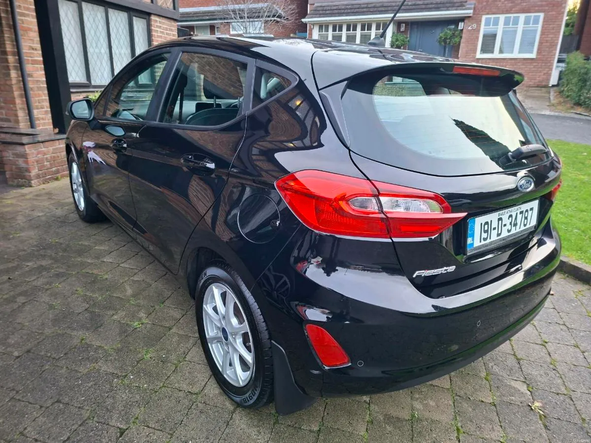FORD FIESTA 1.1 TITANIUM 2019 BLACK LIKE NEW - Image 2