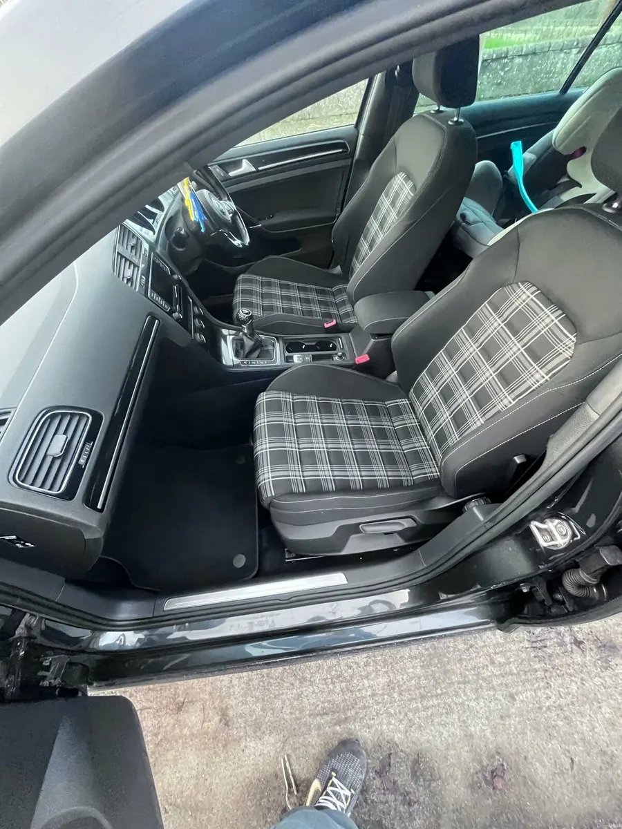 2014 Volkswagen golf GTD - Image 4