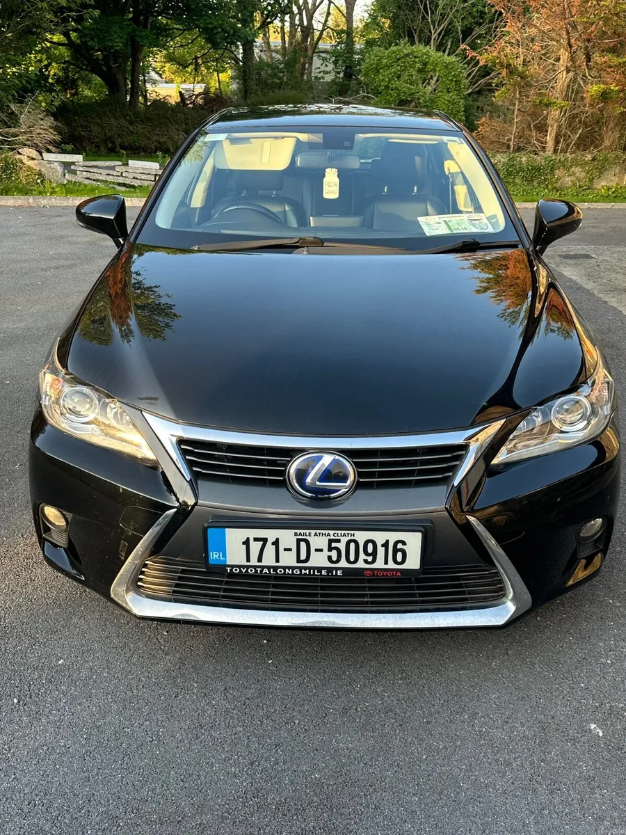171 Lexus CT 200h - Image 1
