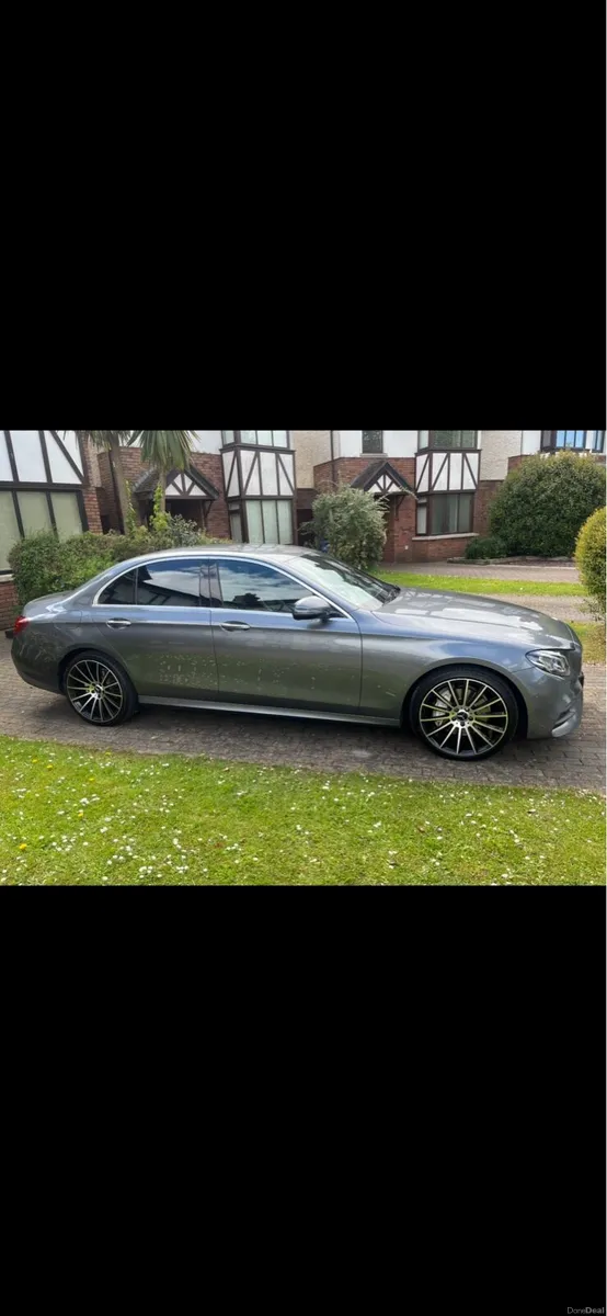 Mercedes Benz E200 AMG - Image 2