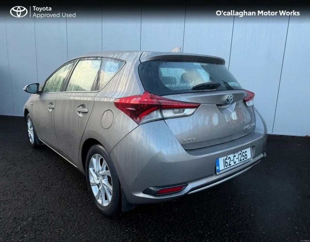 Toyota Auris 1.8 HYBRID LUNA 4DR AUTO - Image 3