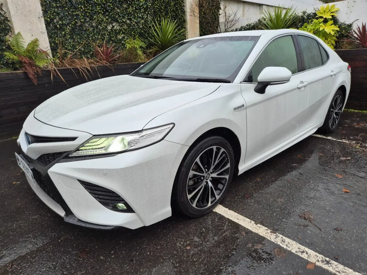 Toyota Camry 2.5 HYBRID / SOL WORLD SPORT EDITION - Image 3