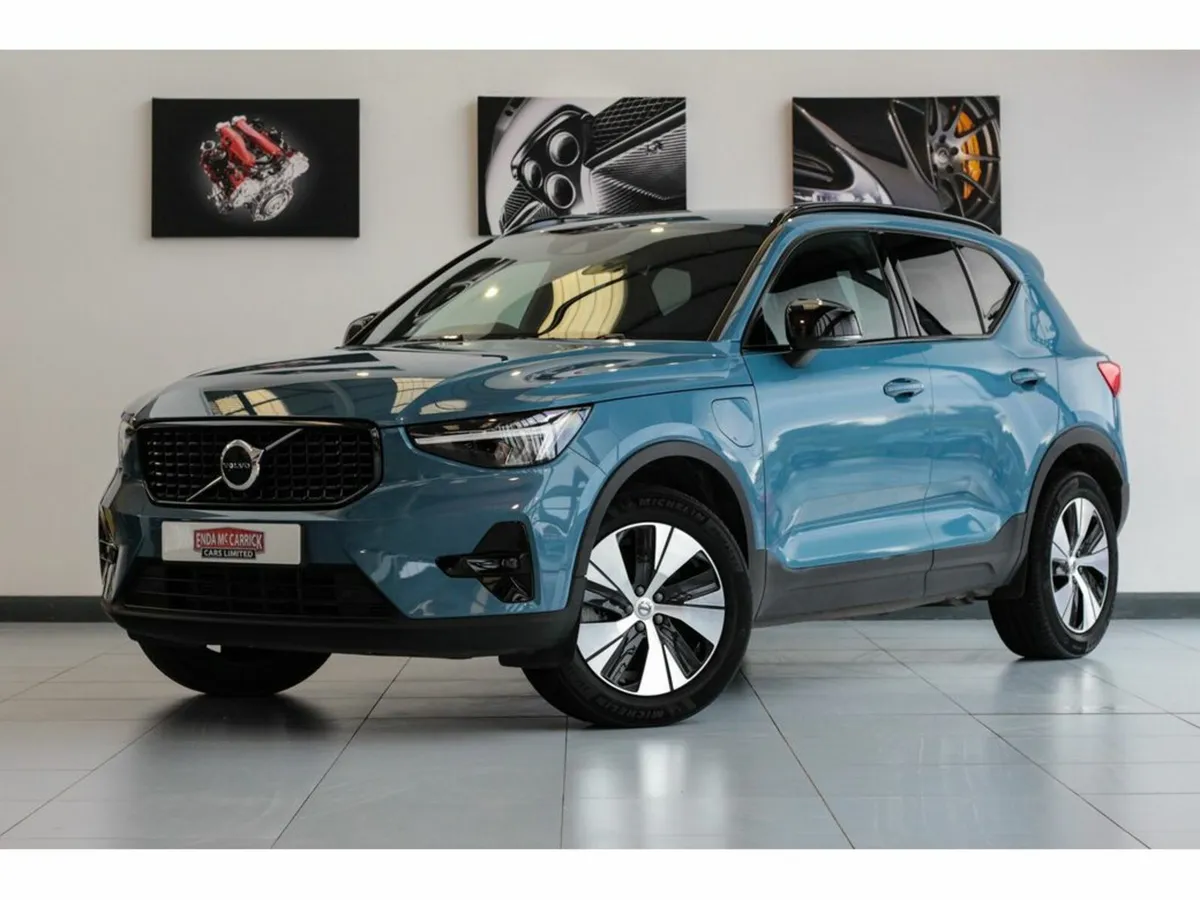 Volvo XC40 T4 PLUS DARK RECHARGE - Image 1