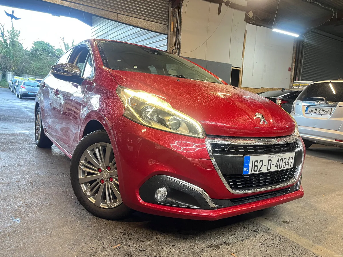 Peugeot 208 automatic 2016 - Image 1