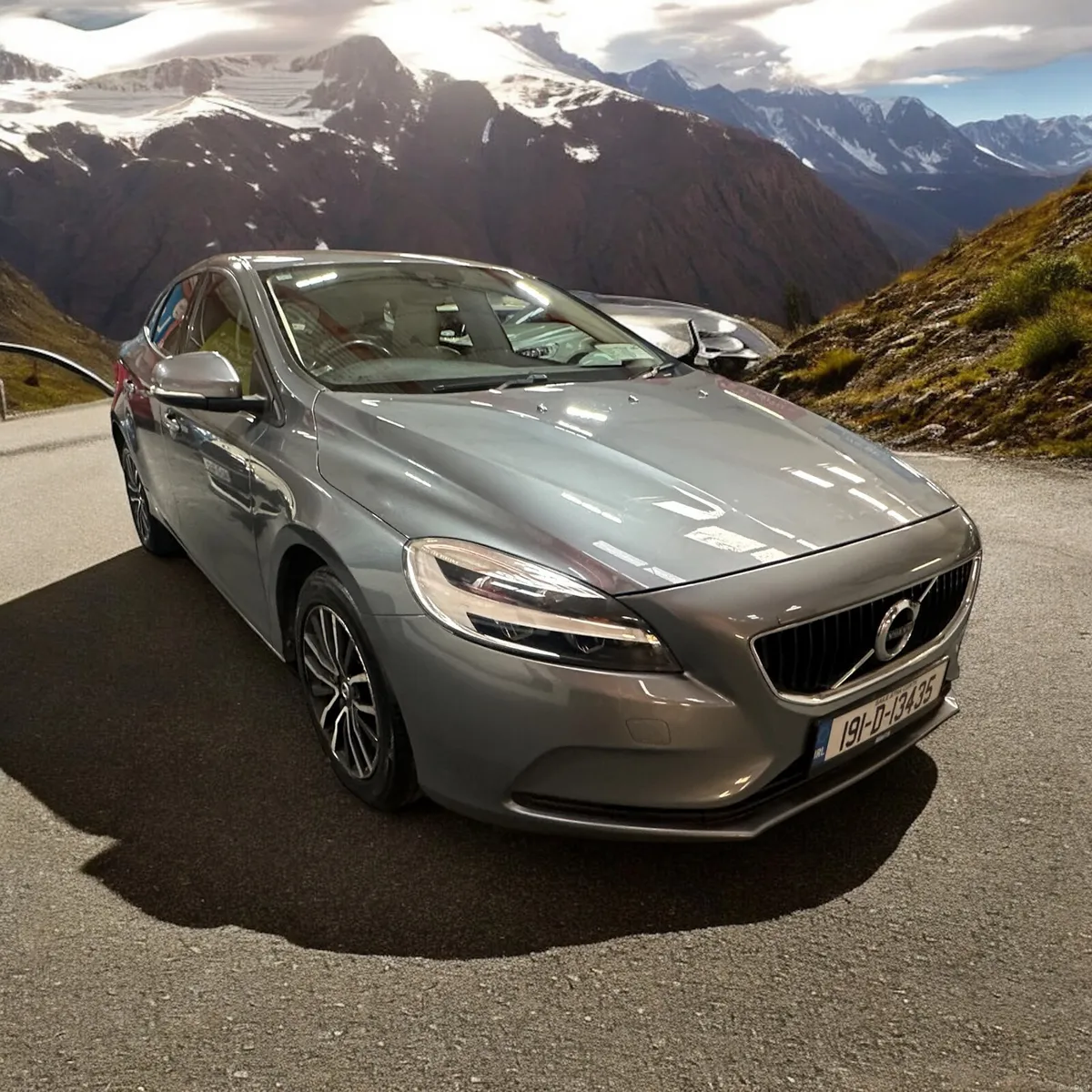2019 Volvo V40 D3 (150hp) Momentum - Image 1