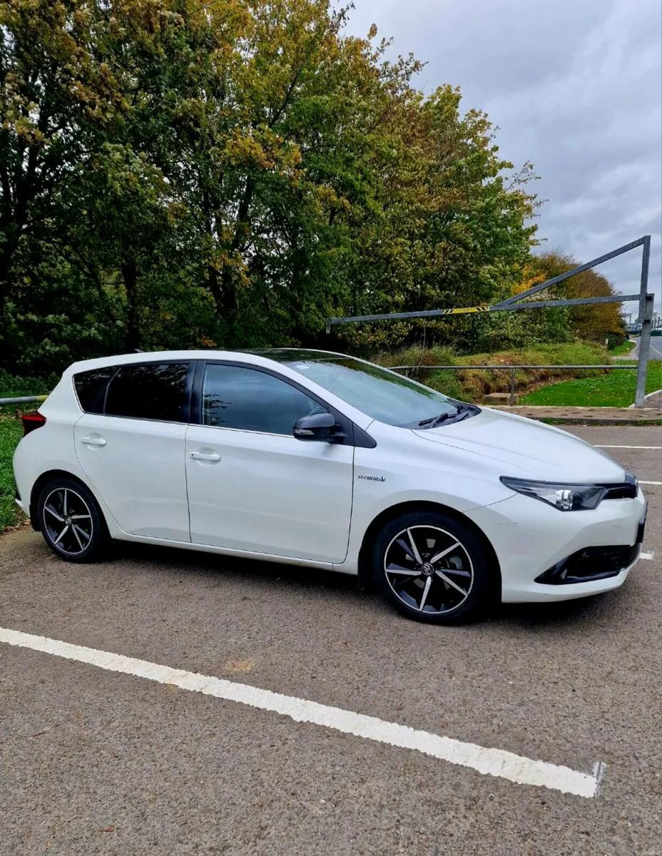 Toyota Auris Hybrid - Image 3