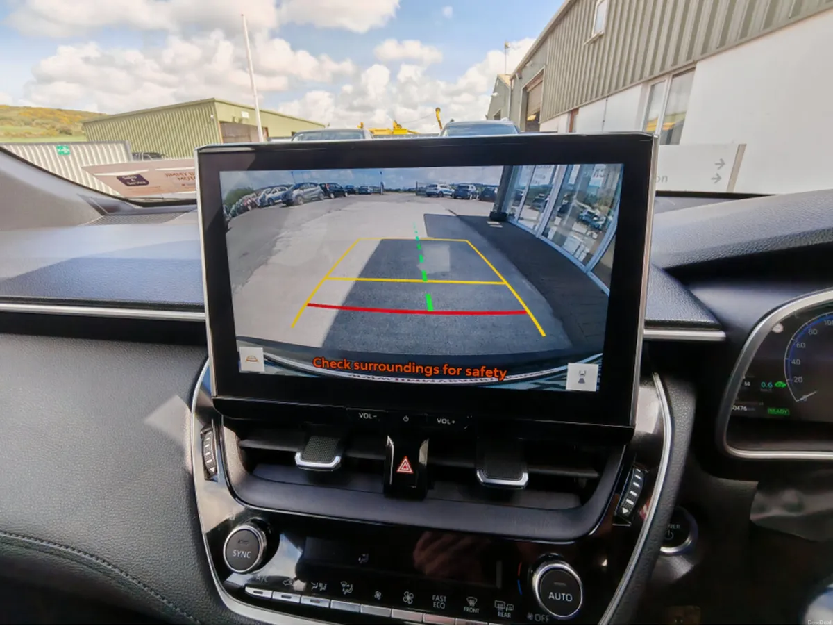 TOYOTA COROLLA CROSS LUNA 1.8 4DR AUTO - Image 3