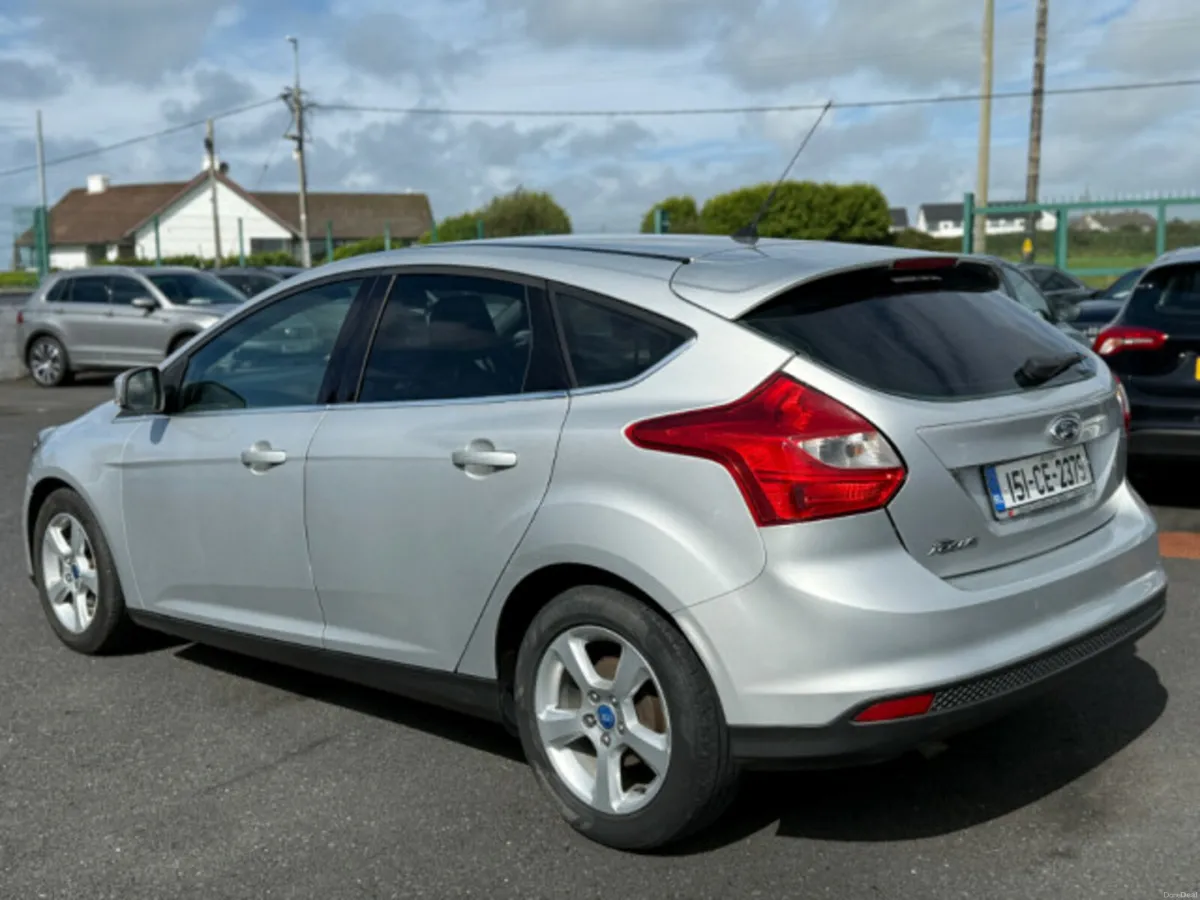 Ford Focus 1.6 TDCI Zetec Navigator 115PS 5DR - Image 4