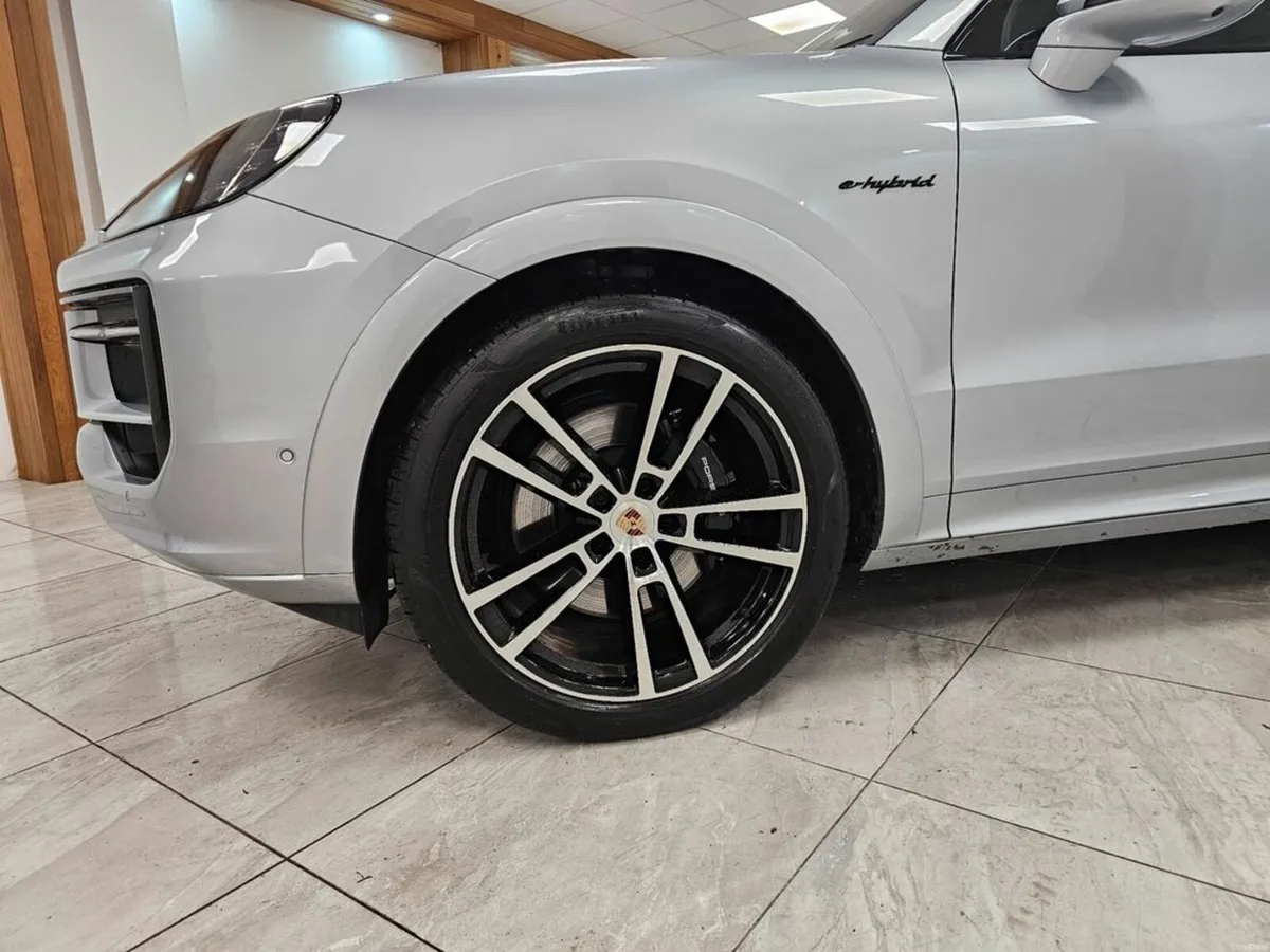 Porsche Cayenne ENORMOUS SPECIFICATION - Image 4