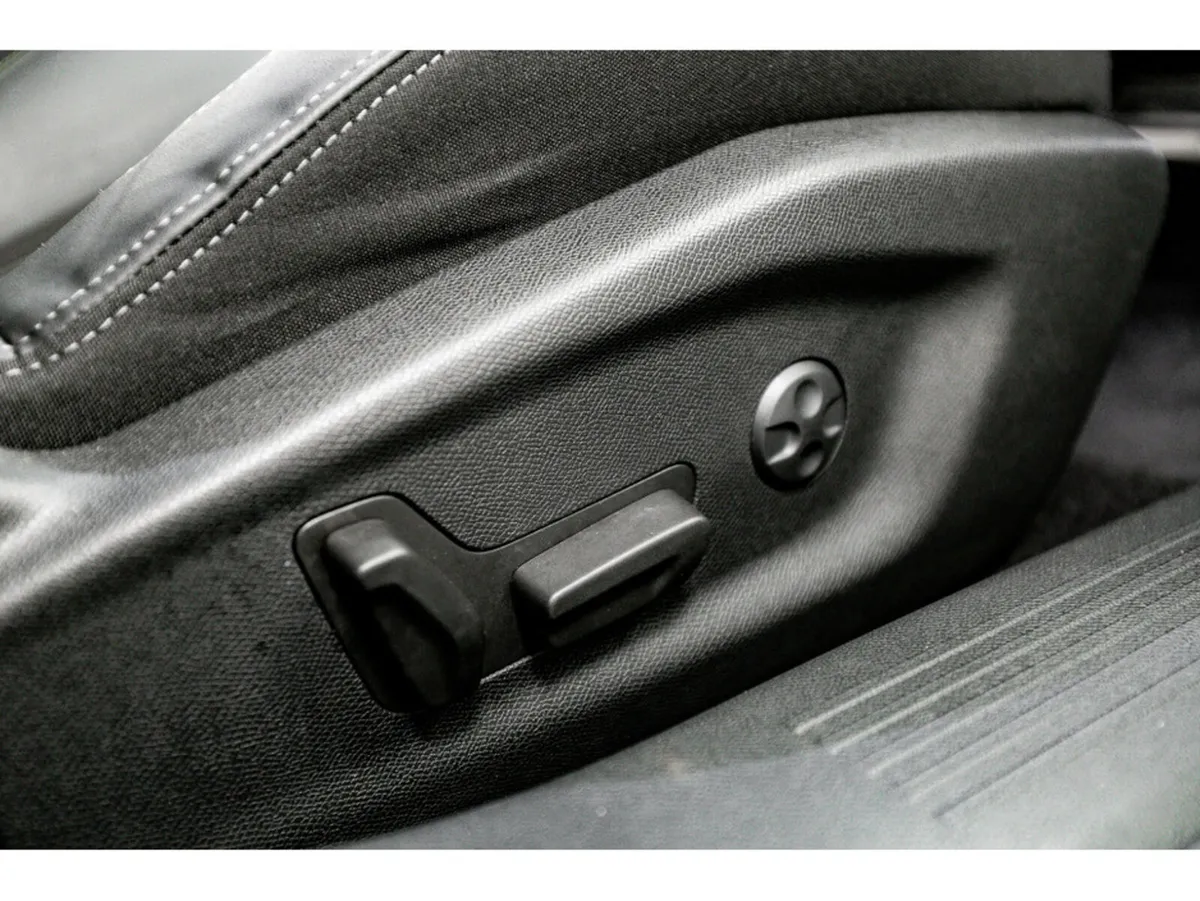 Peugeot 308 E-GT 54kWh Auto 156HP - Image 4