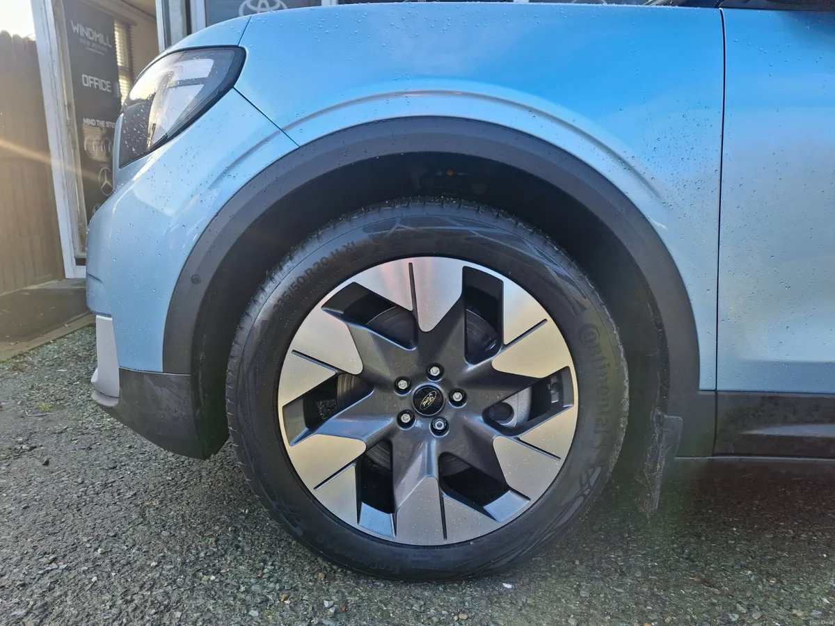 Ford Explorer Premium 77kWh Extended Range - Image 4