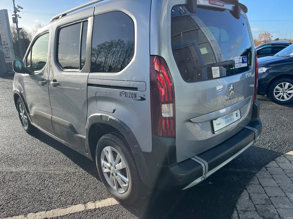 2021 Peugeot Rifter Wheelchair Accessible - Image 4