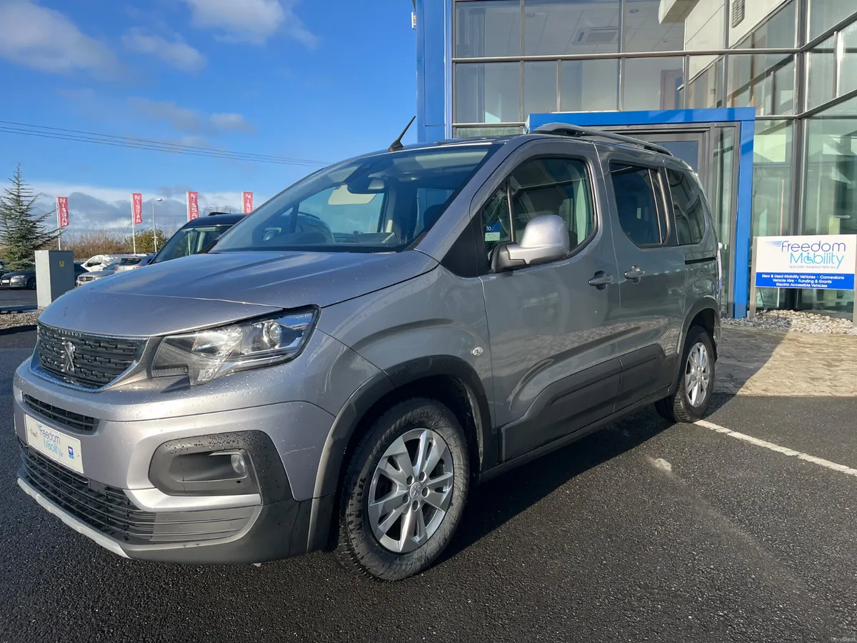 2021 Peugeot Rifter Wheelchair Accessible - Image 3