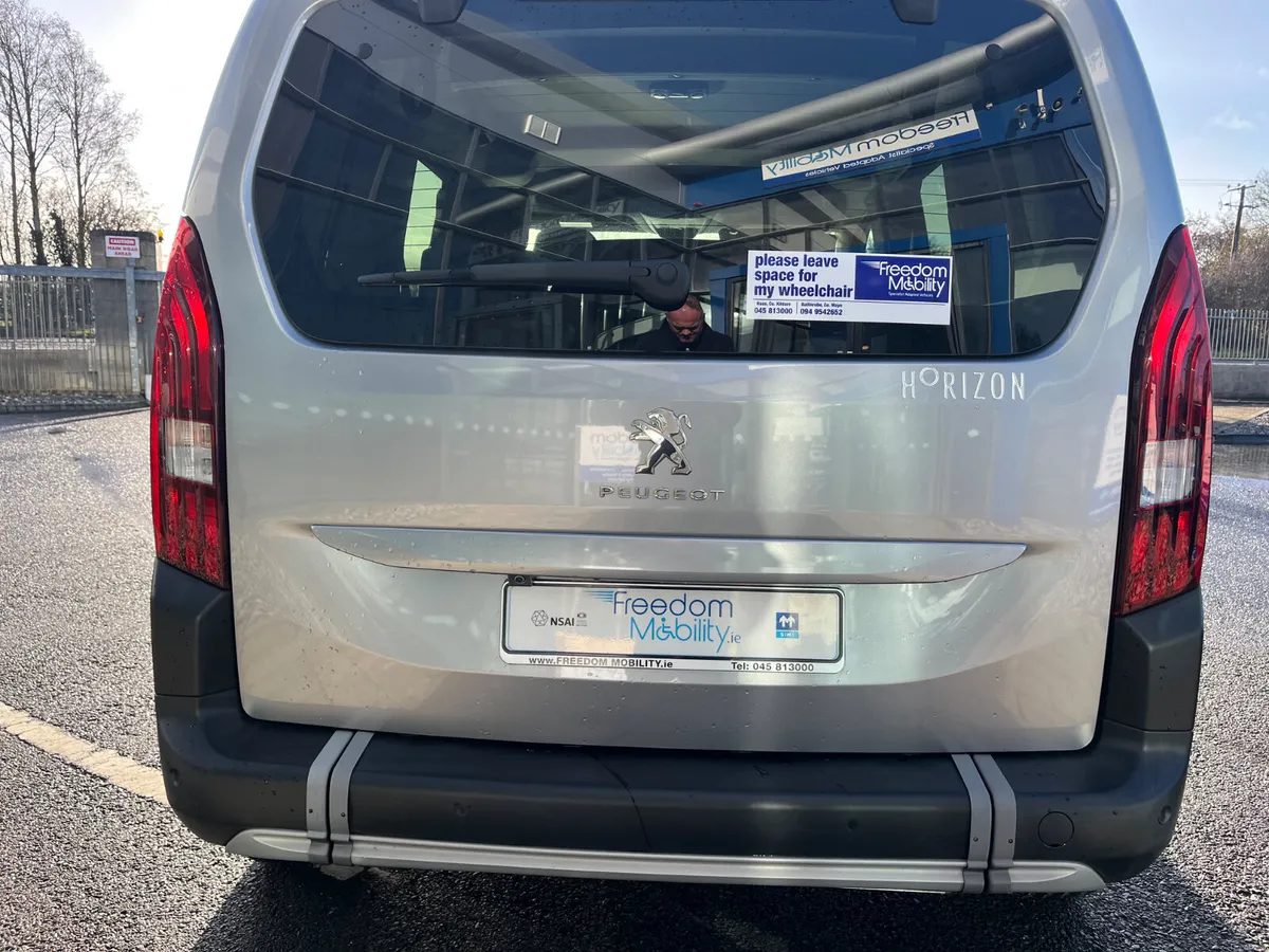 2021 Peugeot Rifter Wheelchair Accessible - Image 5