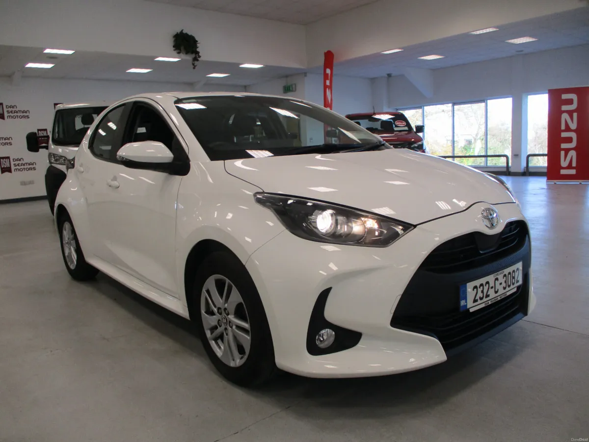 Toyota Yaris 1.0 LUNA 5 DR 2023 - Image 2