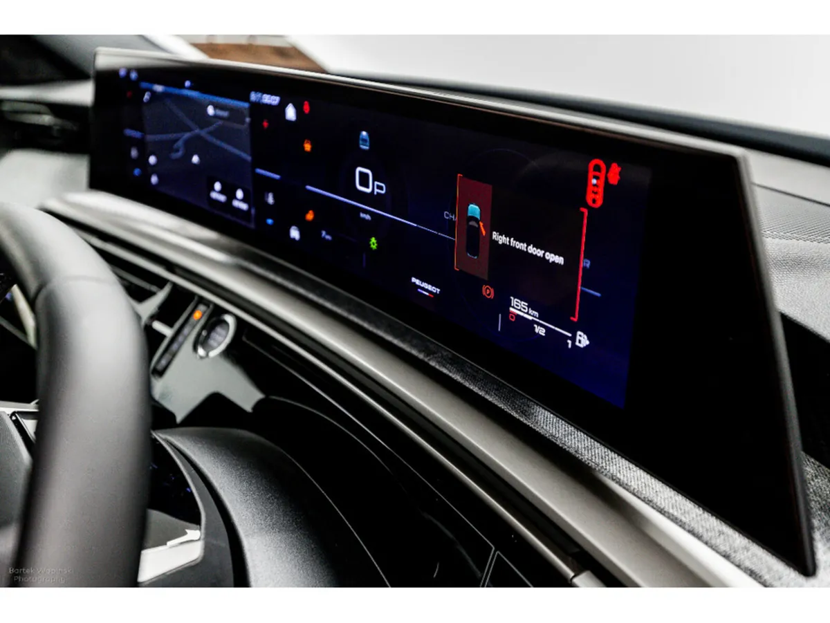 Peugeot 5008 Allure HYBRID Auto 145HP - 7 Seats In - Image 4