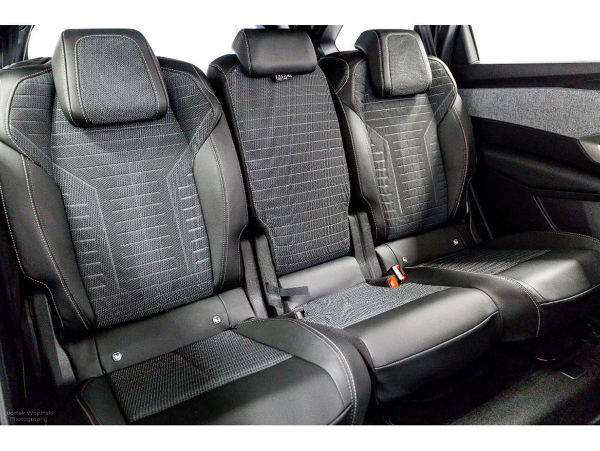 Peugeot 5008 Allure HYBRID Auto 145HP - 7 Seats In - Image 5
