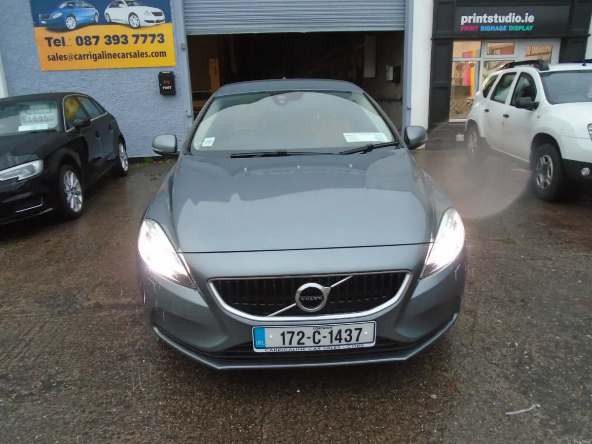 Volvo V40 2017 - Image 2