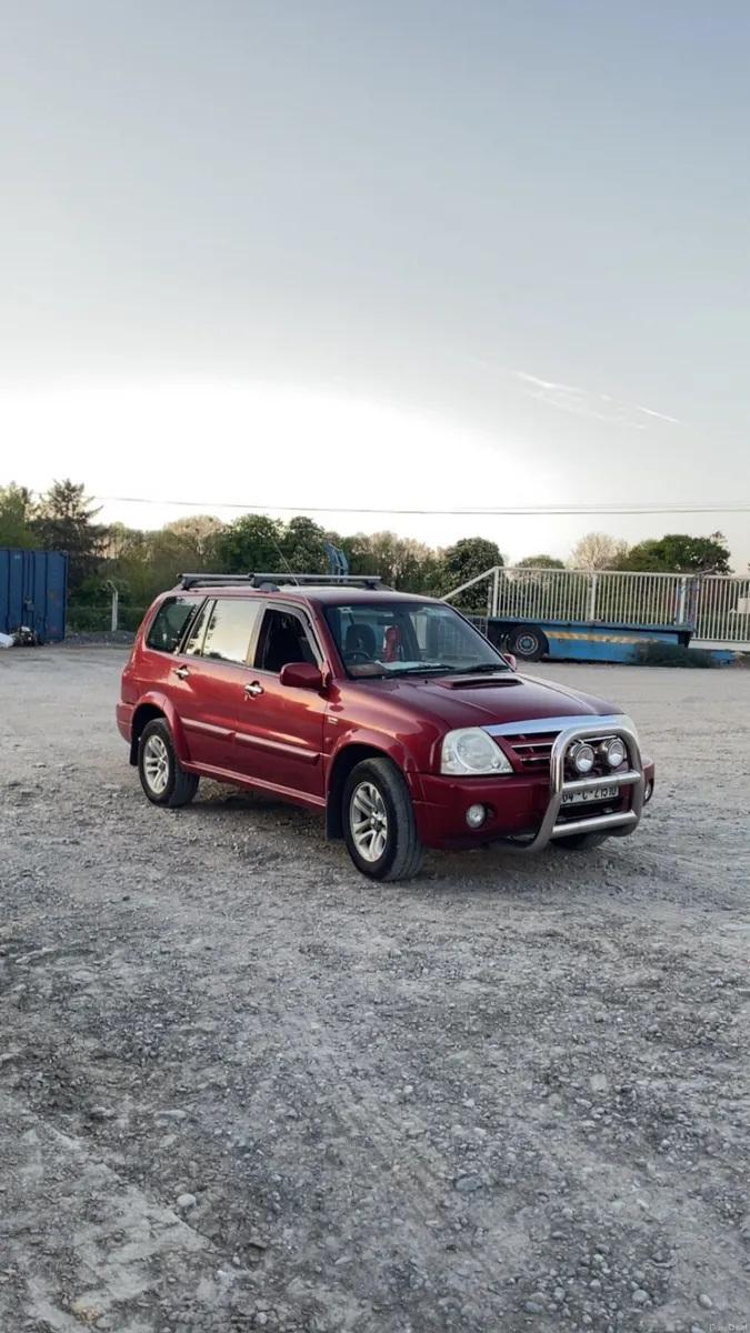 Low km Suzuki grand Vitara xl7 roof crushed - Image 1