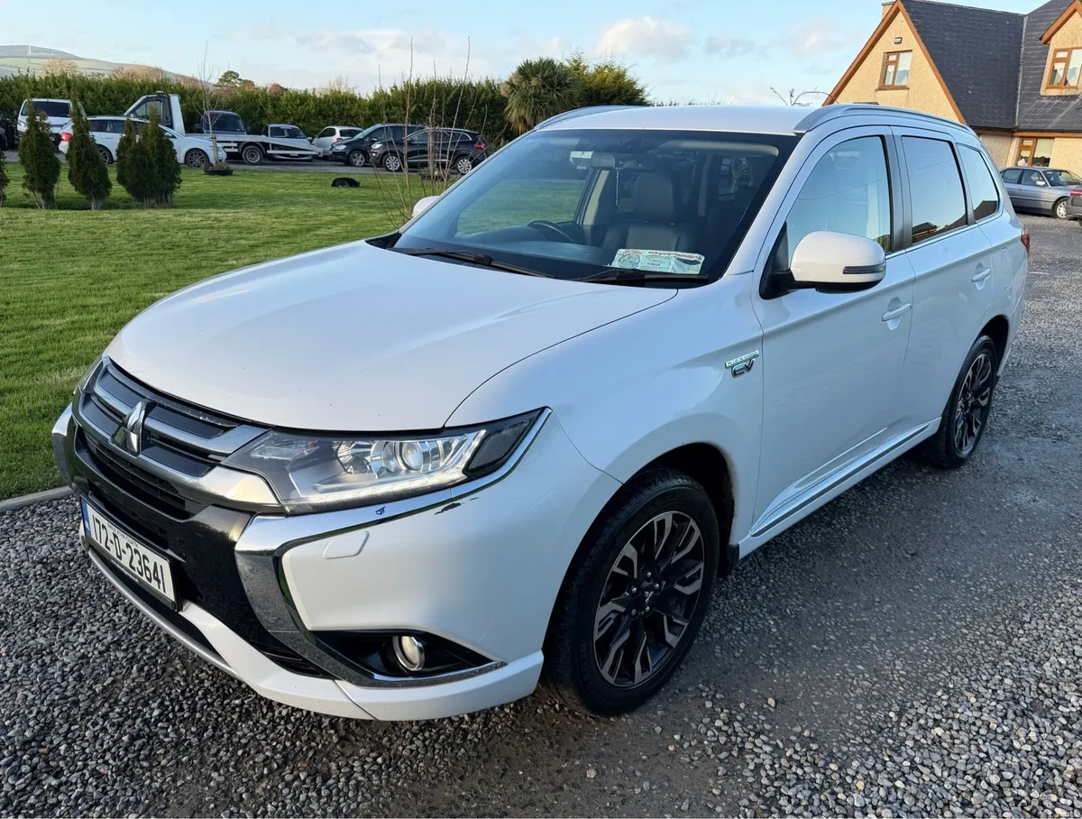 Mitsubishi Outlander - Image 2