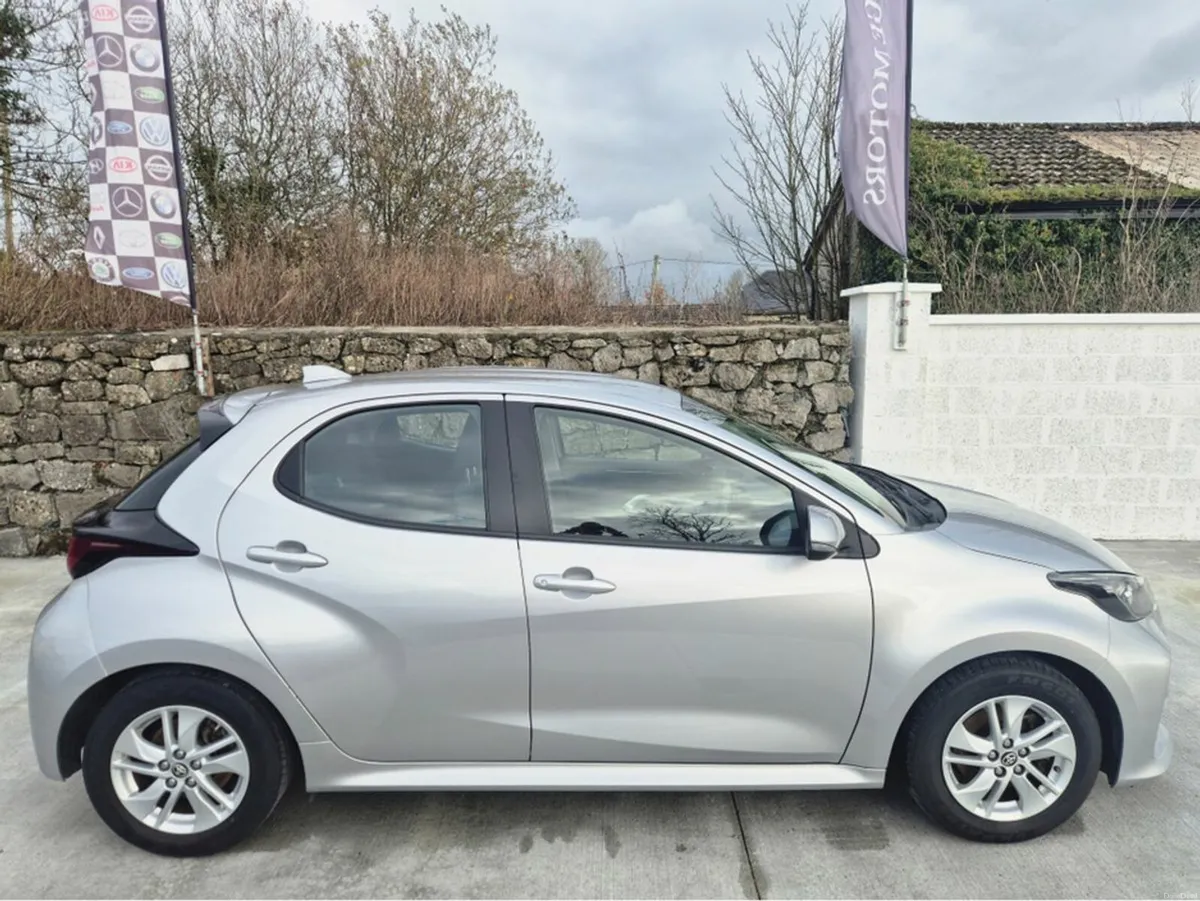 Toyota Yaris HYBRID LUNA AUTO 4DR - Image 1