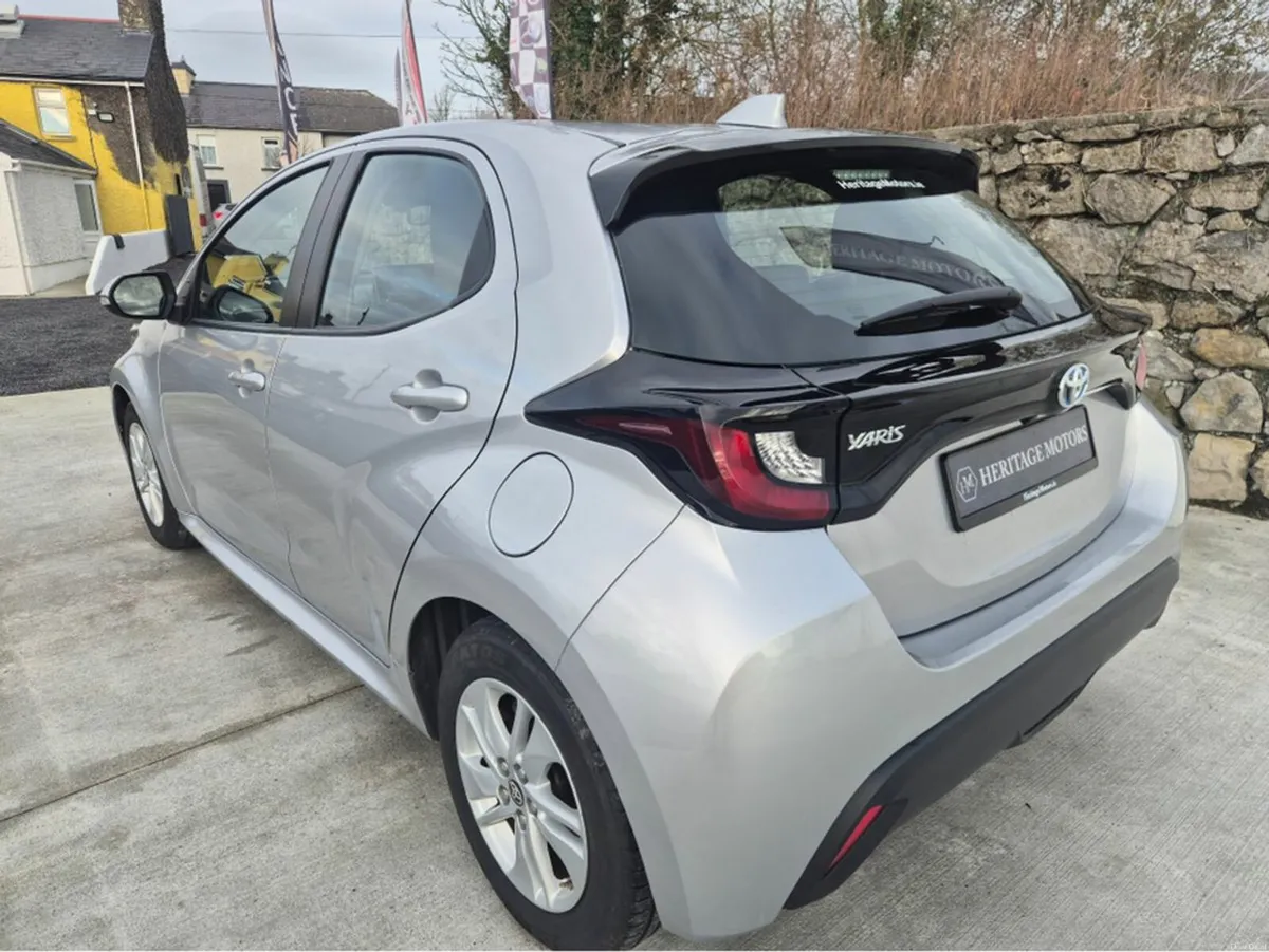 Toyota Yaris HYBRID LUNA AUTO 4DR - Image 3