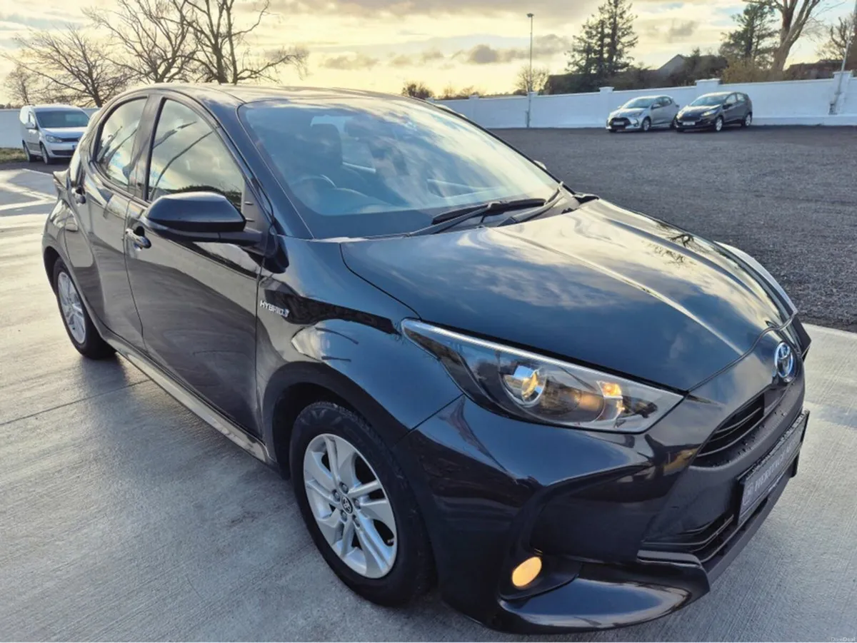 Toyota Yaris HYBRID LUNA AUTO 4DR - Image 4